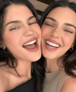 Kendall Jenner With Her Sister Kylie 