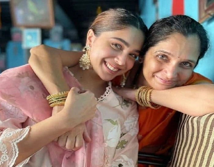 Sharvari Wagh Parents 3