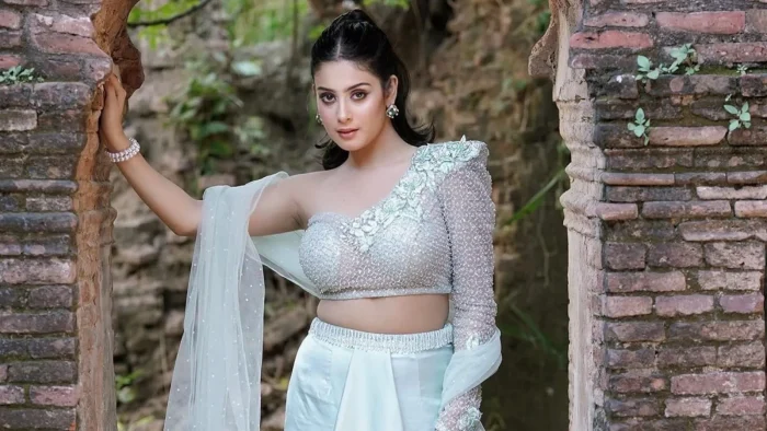 Isha Malviya Net Worth e1745320956428