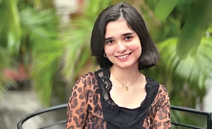 Meethika Dwivedi Early Life